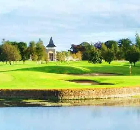 On Grounds Of Ballykisteen Golf ティペラリー